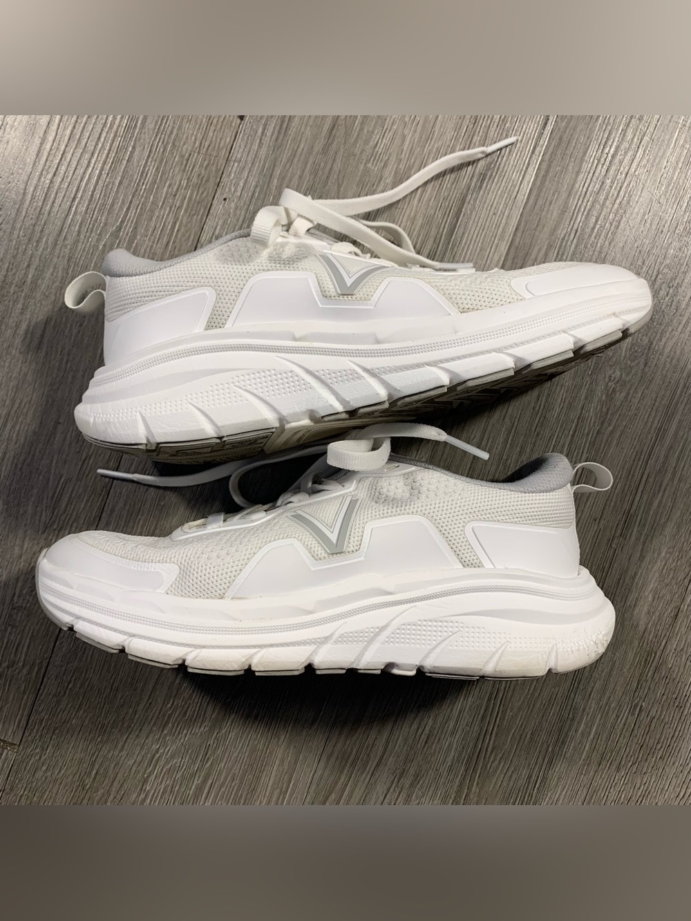Vionic Women's Walk Max Sneakers White Silver size 6.5